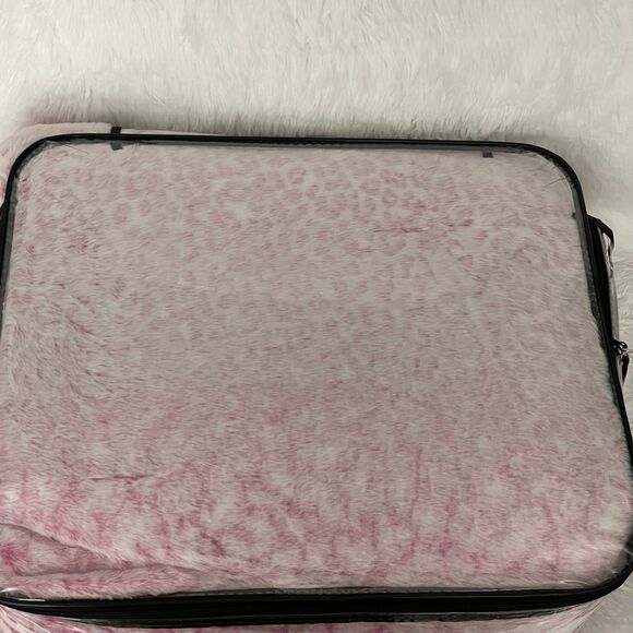 Juicy Couture | Bedding | Juicy Couture Faux Fur Leopard  Juicy Couture Pink Leopard Cheetah Animal Print Faux Fur Queen Size Comforter